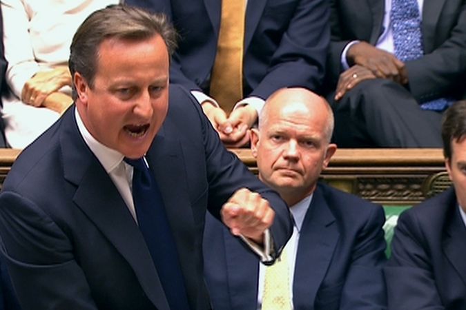 Britský premiér David Cameron v parlamentu hájil případný zásah proti Sýrii
