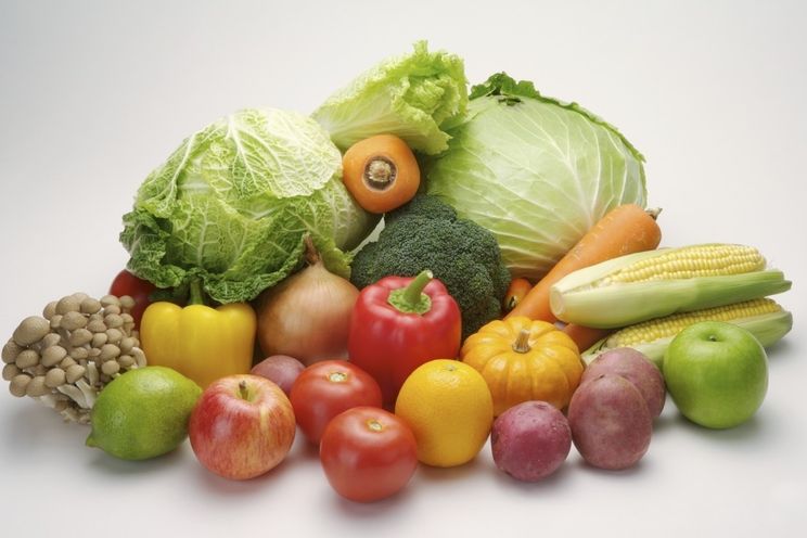 Barevná zelenina a ovoce nejen osvěží letní jídelníček, ale také prospěje našemu zdraví, a to v mnoha ohledech. 