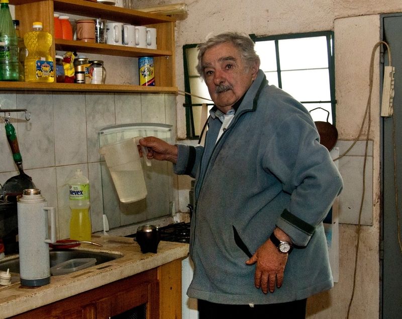Mnozí mají i chaty luxusněji vybavené. Mujica to ke štěstí však nepotřebuje.