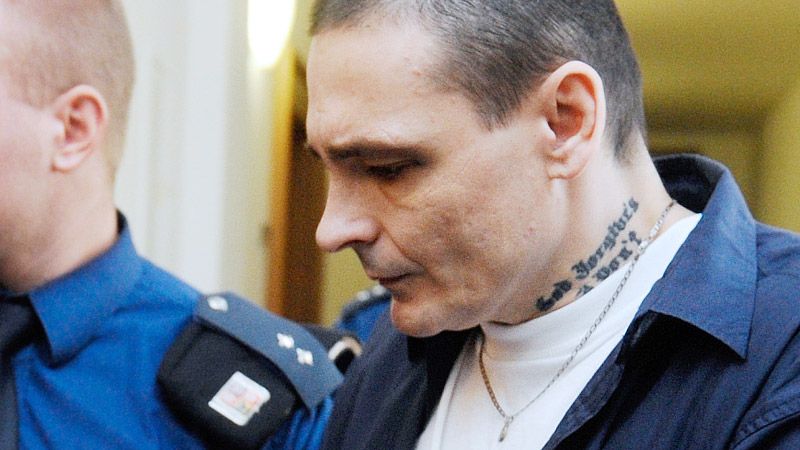 Okresní soud v Mělníku projednával 6. října roku 2010 případ Zdeňka Semence (vpravo) obžalovaného z několikanásobného útoku kladivem na spolubydlící v ubytovně. 