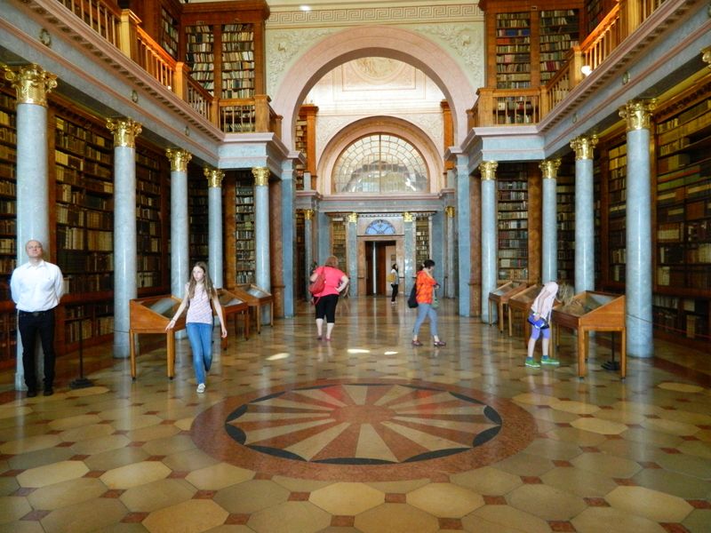 Gigantická knihovna v klášterním areálu