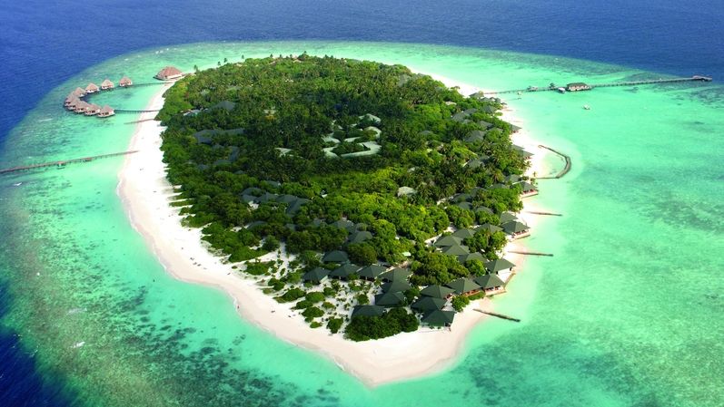 Maledivy tvoří asi 1200 jednotlivých atolů. Podobných resortů jsou tady desítky.