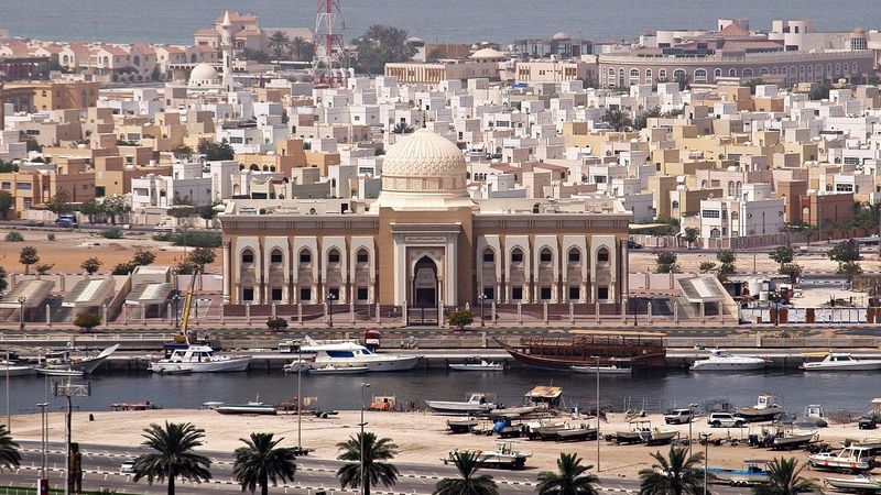 Historické centrum města Sharjah udivuje krásnou architekturou.