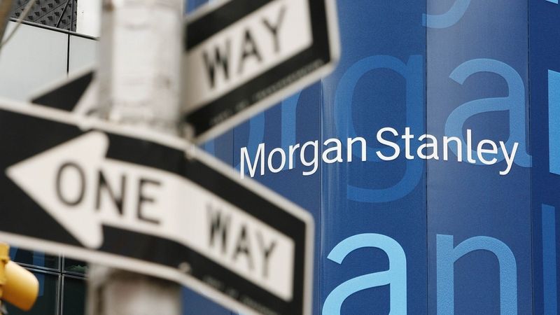 Neočkovaní zaměstnanci a klienti budou mít zákaz vstupu do budov Morgan Stanley