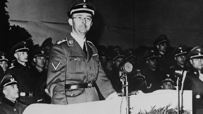 Nenáviděný velitel SS Heinrich Himmler měl zemřít po zásahu šípem.