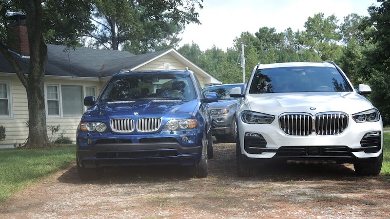 Vlevo první, vpravo poslední generace BMW X5