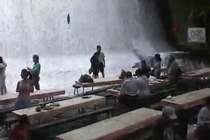 Restaurace pod vodopádem