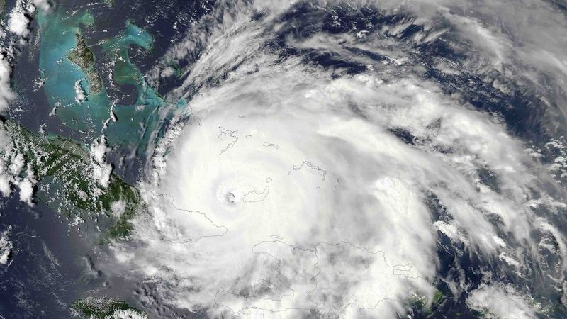 Hurikán Ike nad Kubou, Hispaniolou a Bahamami na satelitním snímku