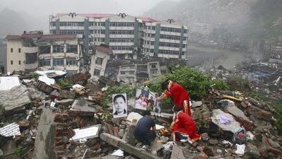 Číňané se ještě nevzpamatovali z květnového zemětřesení v S´čchuanu a ve čtvrtek postihlo Čínu další 