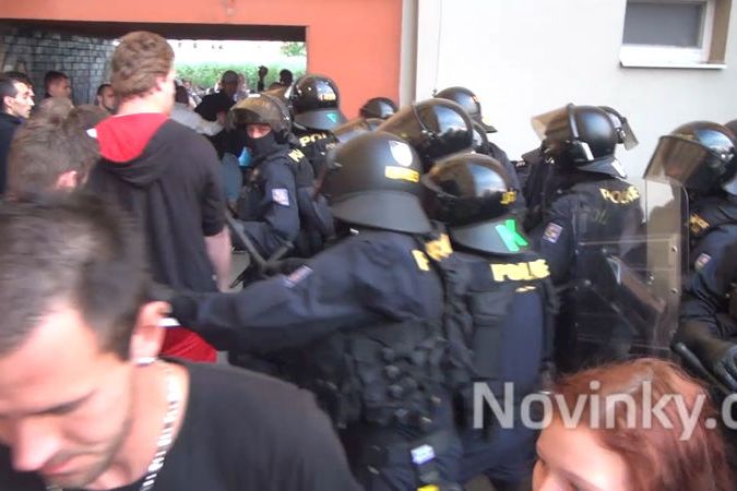 Policie rozehnala demonstranty v Českých Budějovicích