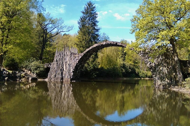 Ve středověku se věřilo, že takovéto mosty mohla vytvořit jen ďáblova ruka