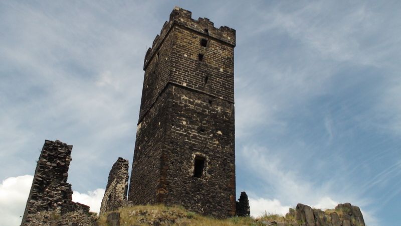 Bílá věž hradu Hazmburk