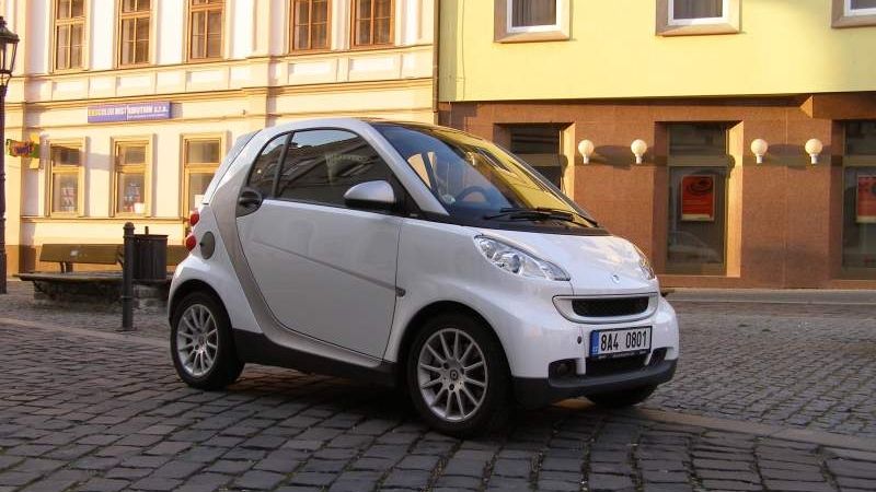 Smart měří pouhých 2,6 metru a patří tak k nejmenším autům na trhu. 