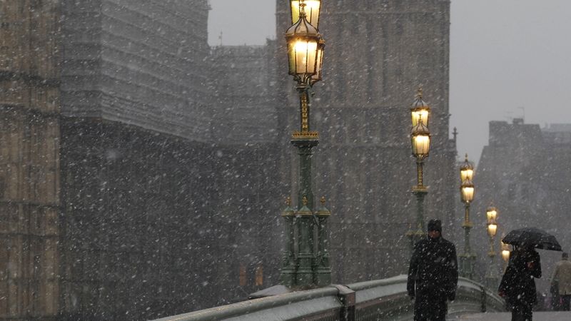 Sněží na Westminsterský most 