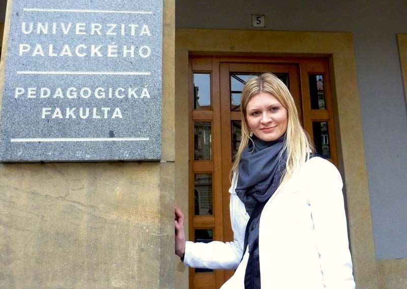 Monika Hájková se v Olomouci chystá na magisterské studium, jednou by se chtěla věnovat starým lidem. Hrozně mi vadí, jak jsou přehlíženi a šikanováni, říká.

