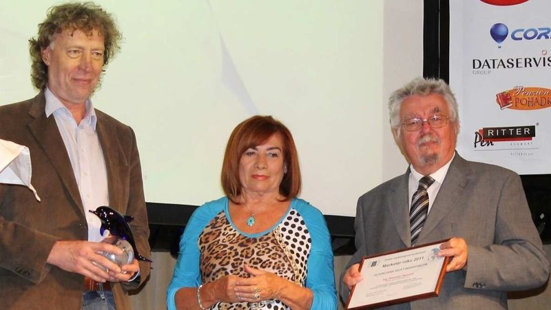 Marketér roku 2011 Stanislav Bernard (vlevo), Jitka Vysekalová, prezidentka ČMS a Gustav Tomek, předseda hodnotitelské komise