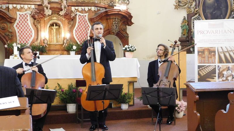 Z Japonska přímo pod Orlické hory přijeli na benefiční koncert pro varhany členové Praque Cello Quarteta.