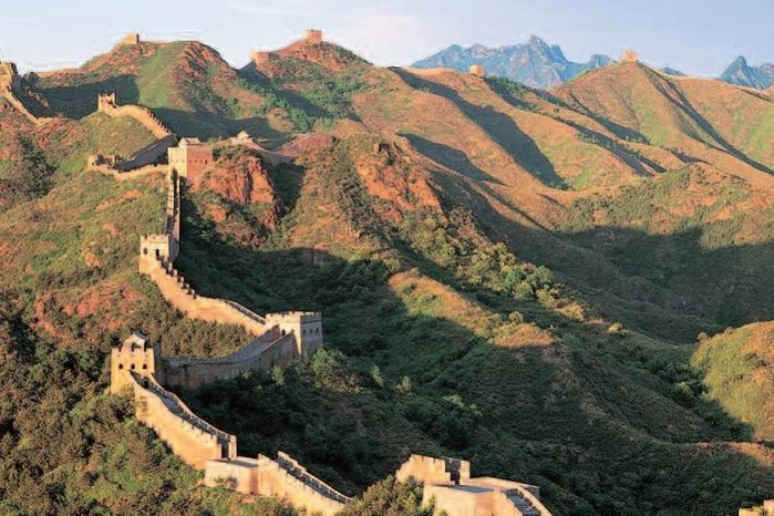Velká čínská zeď je jednou z největších atrakcí Číny.