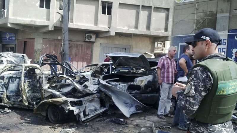 Policisté na místě atentátu v Bagdádu