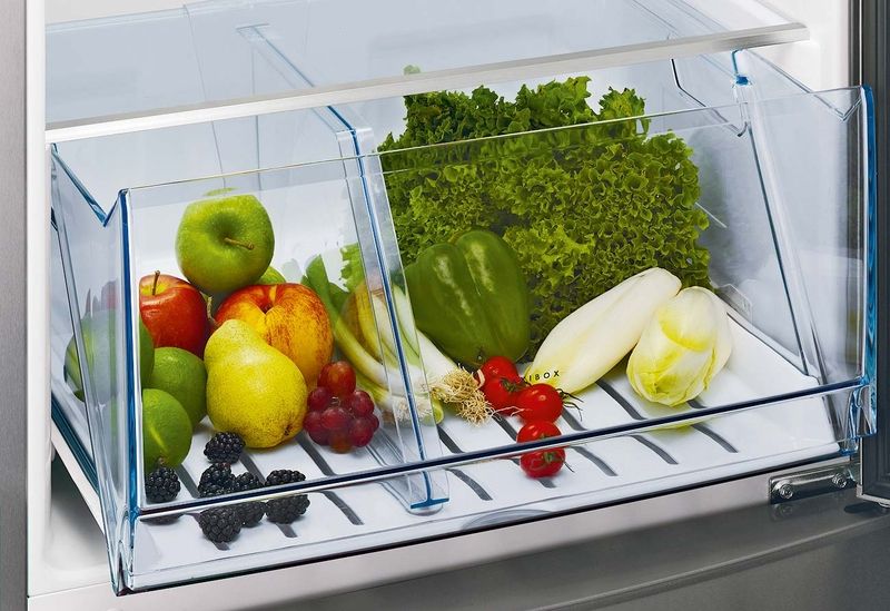 Funkce Coolmatic zajišťuje rychlé zchlazení potravin a zeleninu udrží déle čerstvou. V mrazničce zase pracuje systém Frostmatic, který rychleji zmrazí potraviny a jim zůstane více výživných látek. 