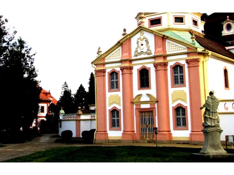 Barokní konvent kláštera.jpg