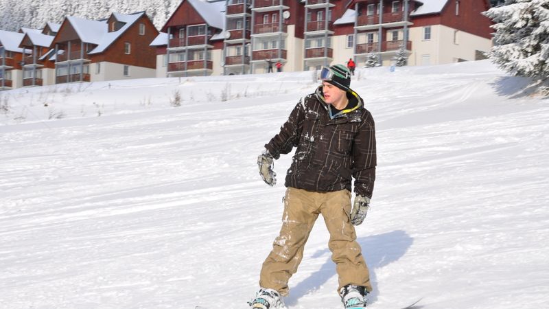 Snowboardista na Horních Mísečkách v Krkonoších 