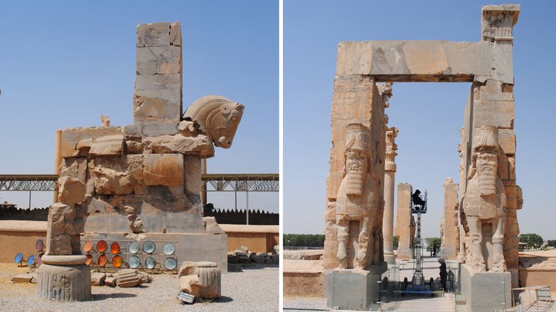 Vlevo skulptura koně u Paláce tisíci sloupů, vpravo Brána národů – kdysi registrační místo zájemců o královskou audienci