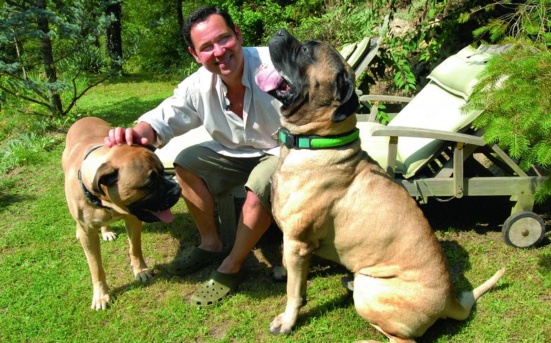 Místo dětí se známí homosexuální partneři Pavel Vítek (na snímku) a Janis Sidovský starají o své psy. 