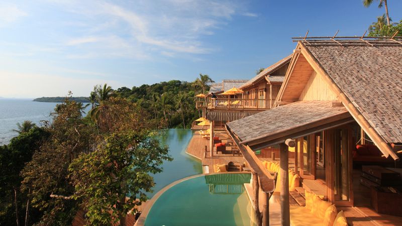 V thajských wellness resortech vám nabídnou skvělé masáže, privátní lázně i nekonečné bazény v pralese. 