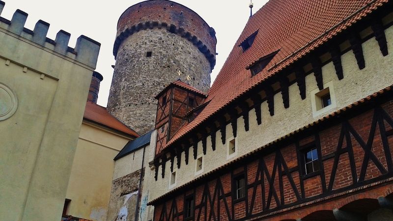 Kotnovská věž a bašta - poslední zbytky gotického hradu Kotnov ze 13.století, které se za Žižky také staly součástí opevnění města