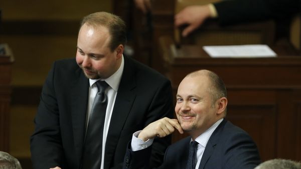 Sociální demokraté Jeroným Tejc (vlevo) a Michal Hašek při úterním jednání Sněmovny