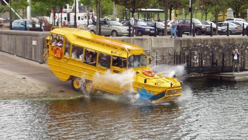 Autobus v řece nemusí vždy znamenat havárii.