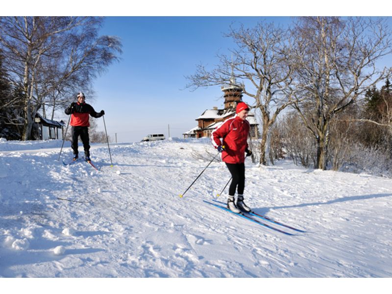 Běžecké lyžování je oblíbené nejen v Jestřebích horách, ale také kolem Adršpašských skal, v okolí Machova nebo na Dobrošově u Náchoda