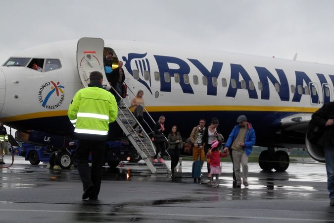 První cestující mezi Londýnem a Ostravou vystoupili na letištní plochu krátce po 20. hodině.