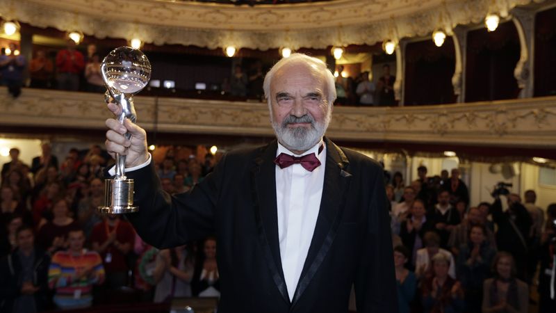 Zdeněk Svěrák převzal Cenu prezidenta Mezinárodního filmového festivalu Karlovy Vary za přínos české kinematografii