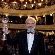 Zdeněk Svěrák převzal Cenu prezidenta Mezinárodního filmového festivalu Karlovy Vary v roce 2014. Na akci jezdí opakovaně, nejen kvůli filmům, ale také kvůli charitě.