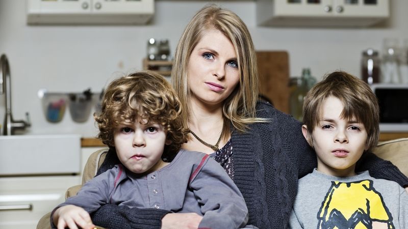 Anastasija Hryšajová s pětiletým synem Oskarem (vlevo) a desetiletým synem Sašou