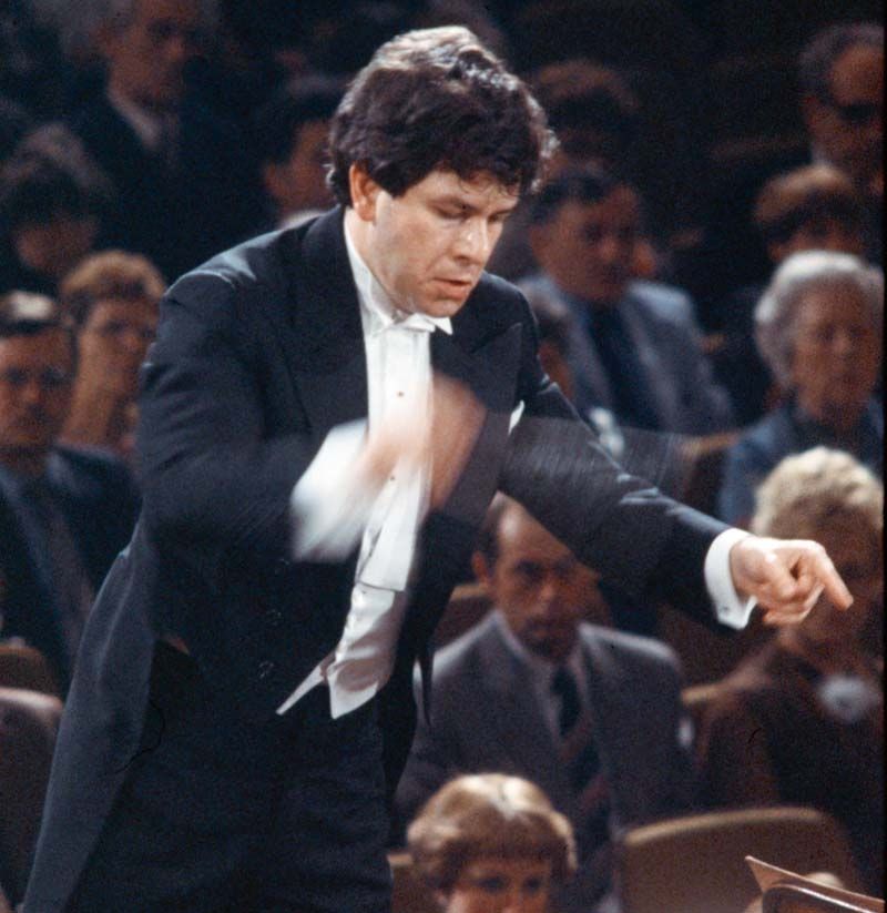 Šéfdirigentské začátky: před 30 lety dirigoval v pražském Obecním domě Symfonický orchestr hl. města Prahy, v jehož čele stál v letech 1977-89.