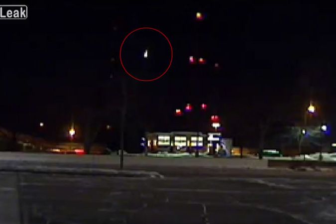 BEZ KOMENTÁŘE: Policejní kamera zachytila meteor