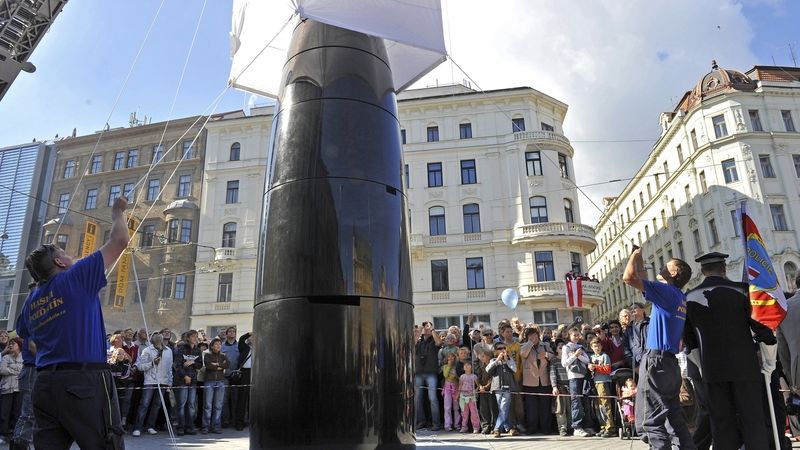 Odhalení nového hodinového stroje na náměstí Svobody v Brně