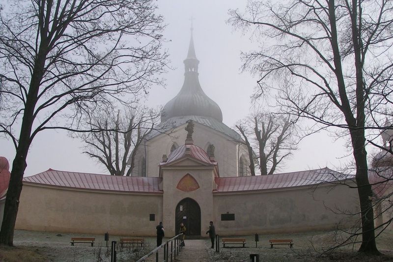 Bez miliónového příspěvku kraje se musí obejít i památka UNESCO, poutní kostel sv. Jana Nepomuckého na Zelené Hoře ve Žďáru nad Sázavou. 