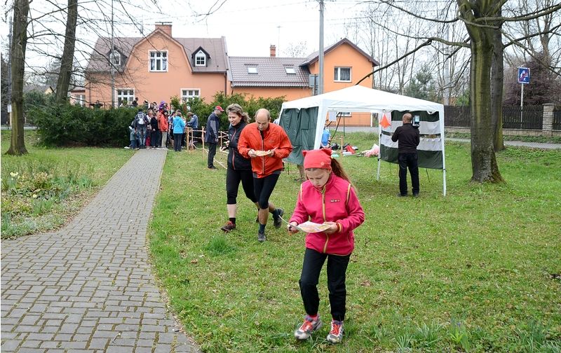 Orientační běh v Lázeňském parku v Karviné 5.4.2014: Start závodu.