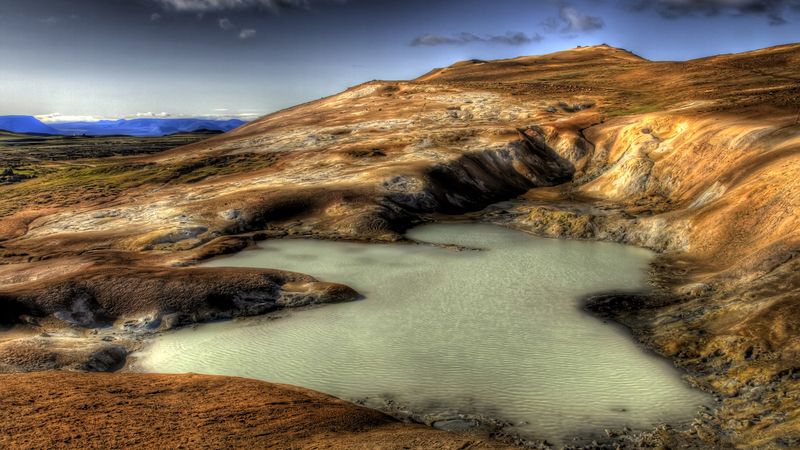 Islandská příroda místy připomíná jinou planetu.