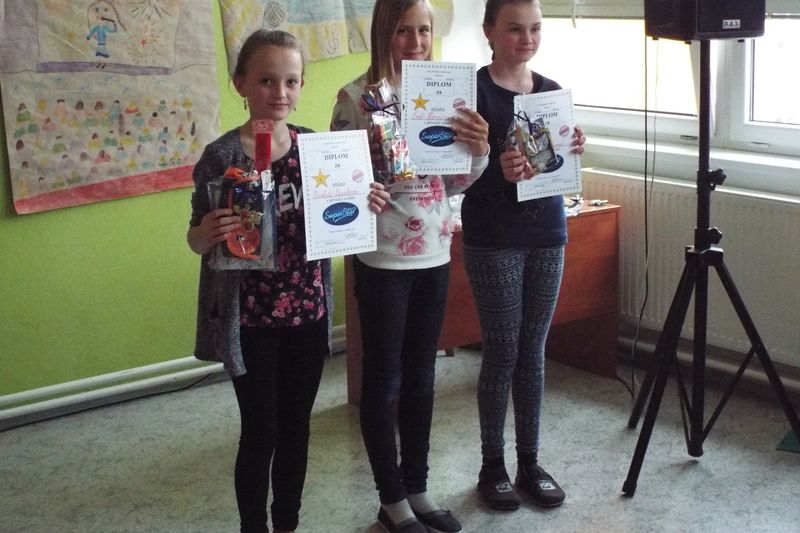 Zleva - vítězka kategorie mladších žáků Markéta Paseková, druhé místo Eva Horečná, třetí místo Barbora Sýkorová