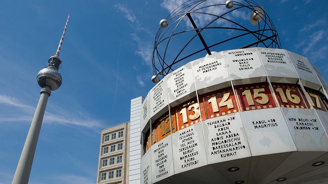 Světové hodiny a televizní věž