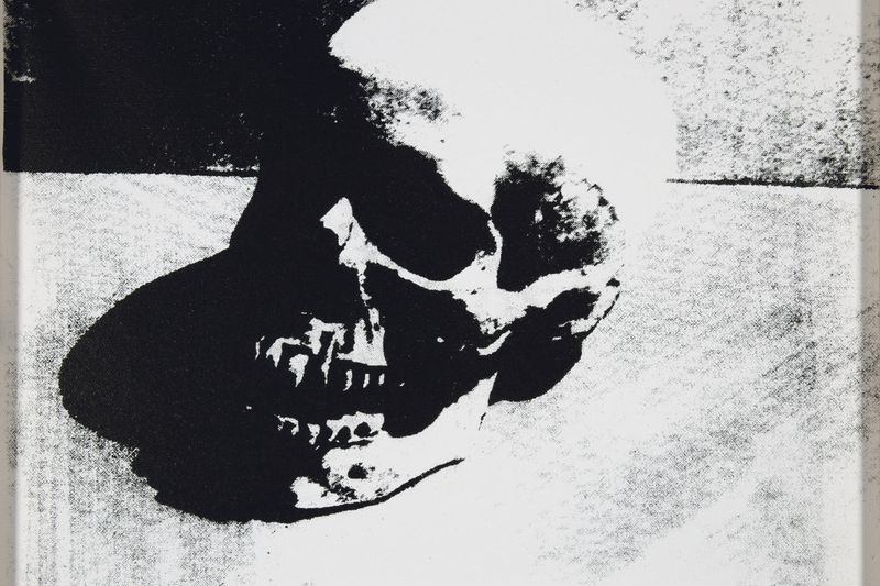 Černobílá ukázka z Warholovy výstavy: Skull White