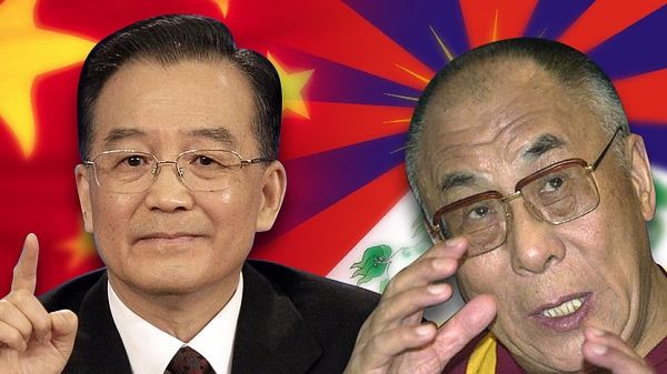 Čína nelibě nese, když je dalajláma na Západě považován za hrdinu.