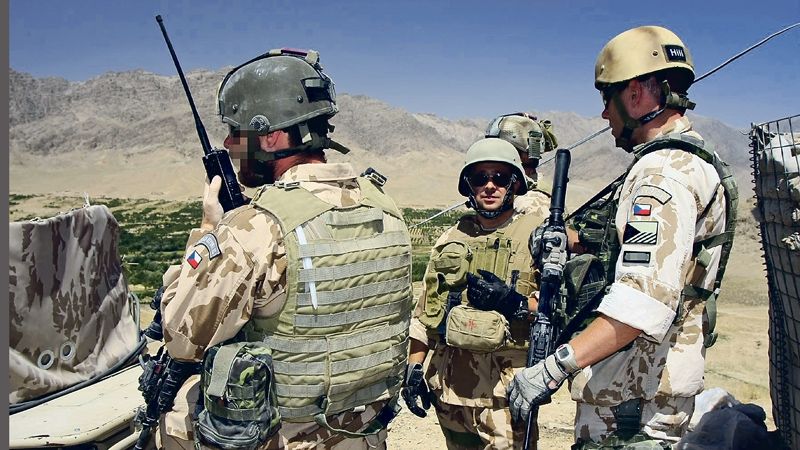 Čeští vojáci speciálních sil na předsunuté bojové základně v horách u afghánského Kandaháru.