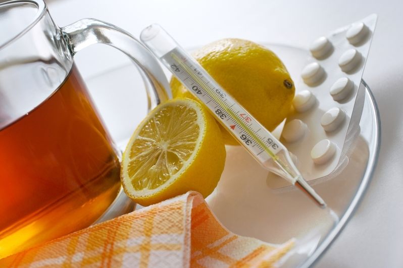 Čaj s medem a citrónem užívá třetina Čechů, kteří bojují s nachlazením.