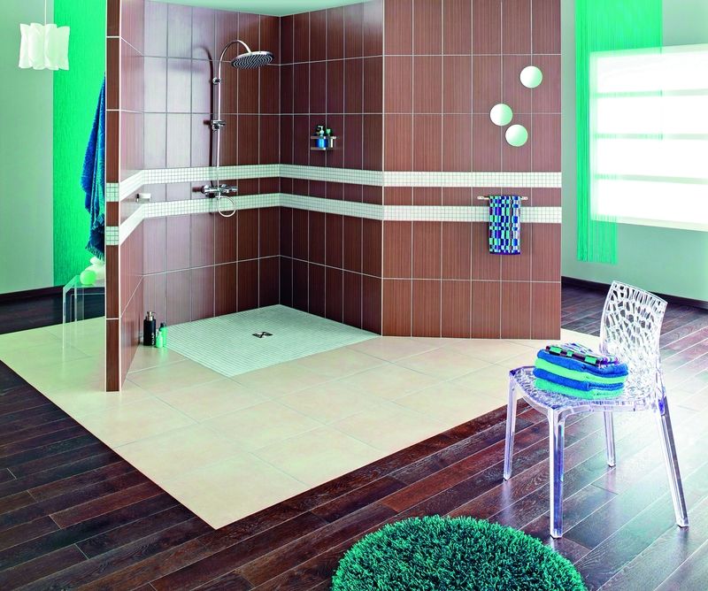 Hotový sprchový kout z podlahových prvků a desek Fermacell – suchá technologie je jednoduchá, šetří čas a vylučuje vlhké procesy v interiéru. 